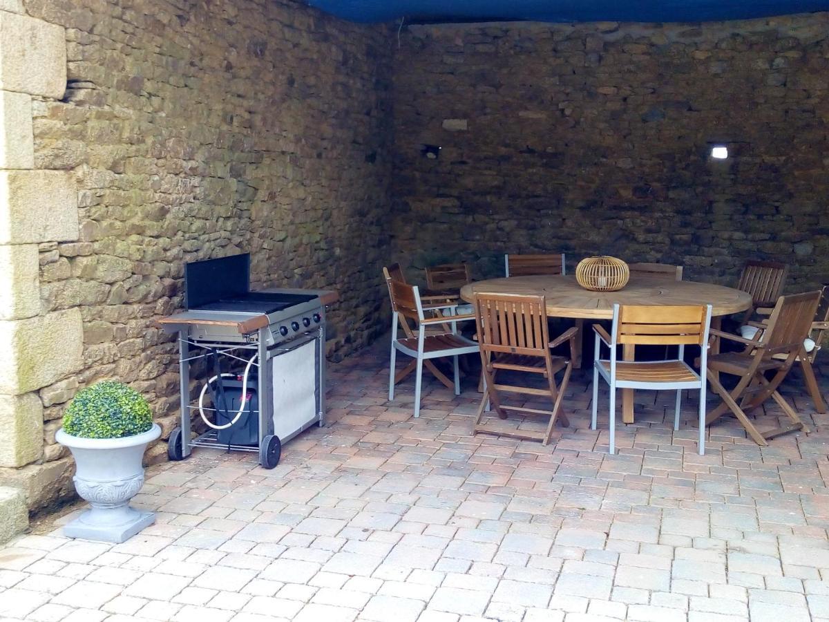 Maison Spacieuse A Plougonven Avec Jacuzzi Et Jardin Eksteriør billede