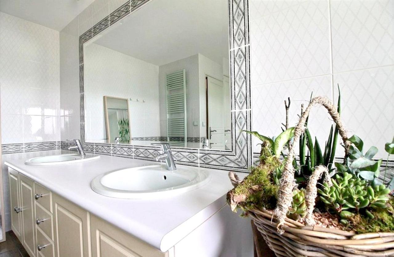 Maison Spacieuse A Plougonven Avec Jacuzzi Et Jardin Eksteriør billede