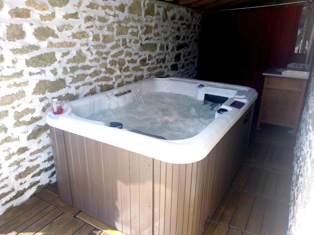 Maison Spacieuse A Plougonven Avec Jacuzzi Et Jardin Eksteriør billede