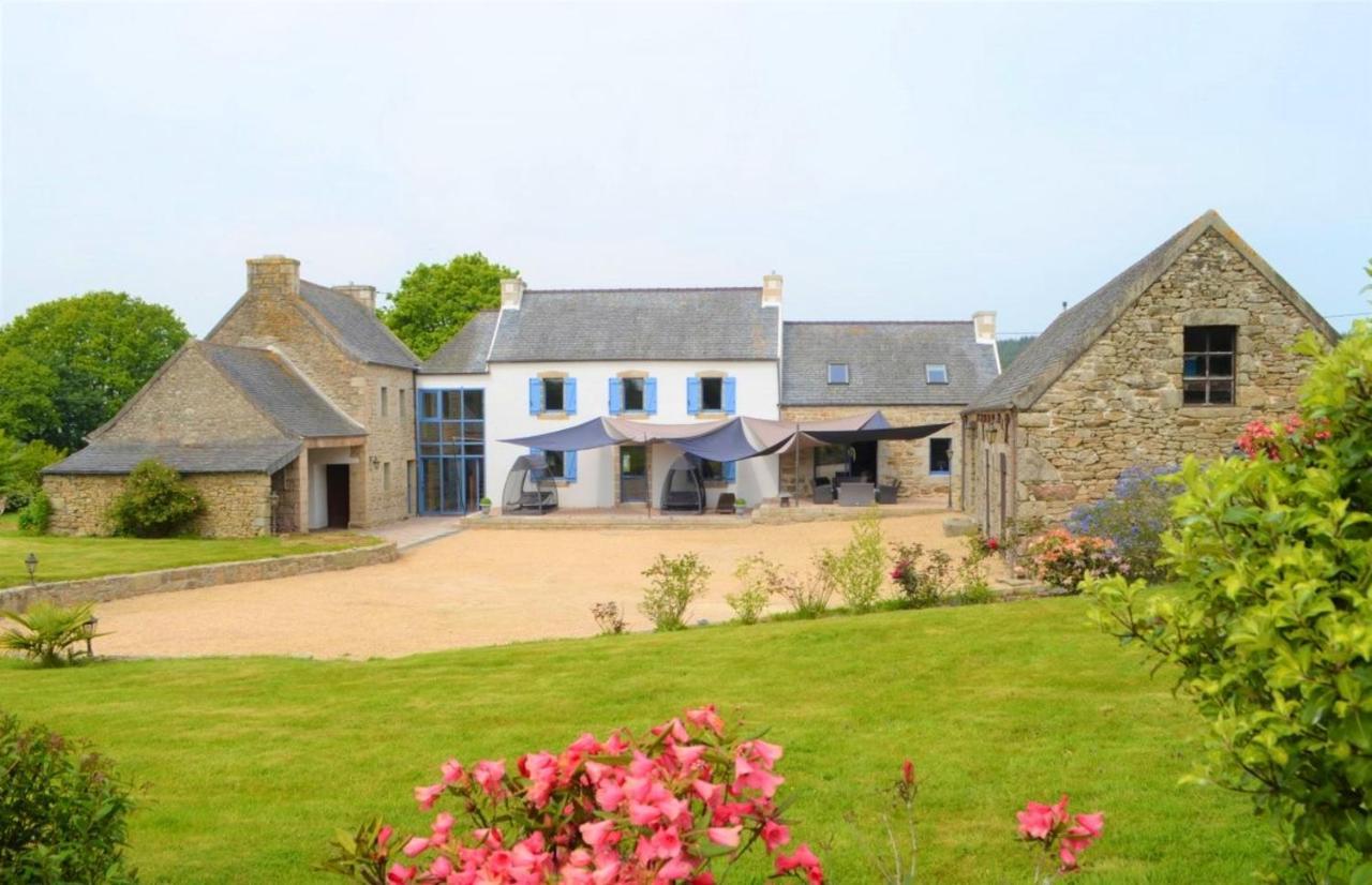 Maison Spacieuse A Plougonven Avec Jacuzzi Et Jardin Eksteriør billede